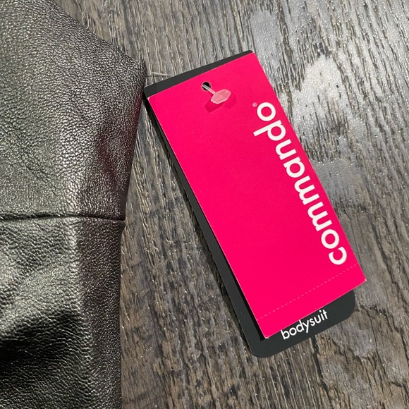 COMMENDO Deep V-Neck Faux Leather Bodysuit - Picture 4 of 5